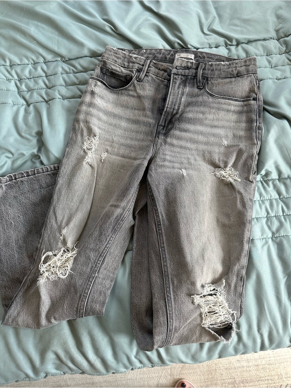 Good American Gray Distressed Slim Jeans